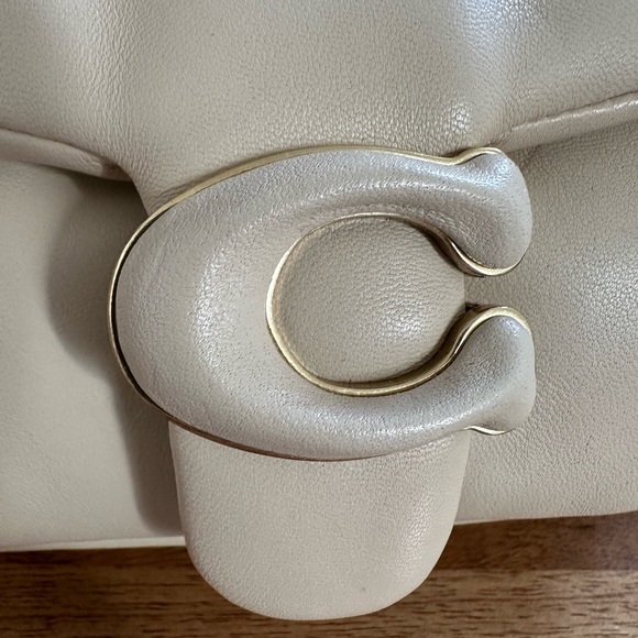 ❌SOLD❌ Coach Pillow Tabby Top Handle Crossbody Bag Ivory 18 - Picture 3 of 15
